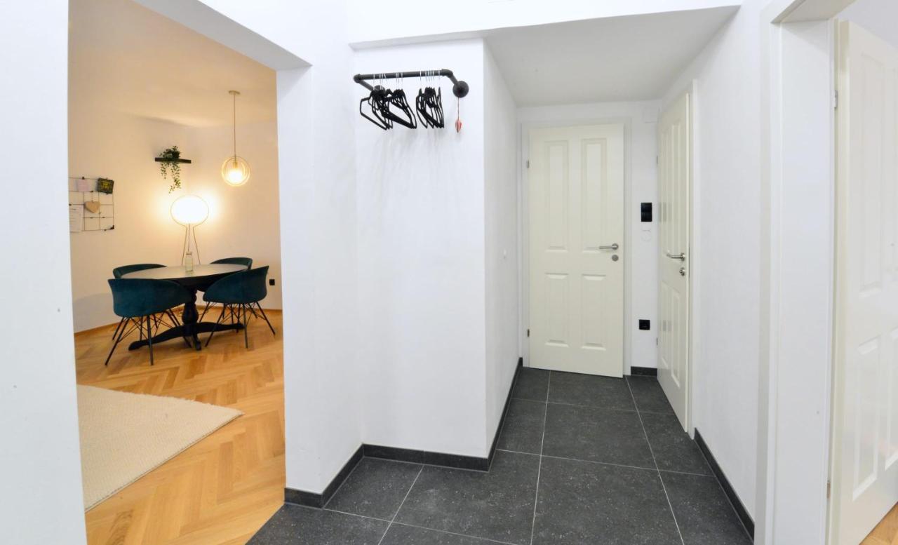 Appartement Modern Flat With Parking Space à Vienne Extérieur photo